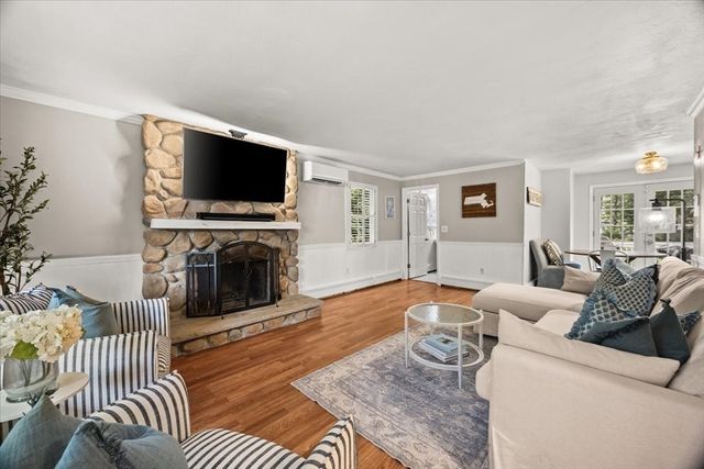 758 King St, Raynham, MA 02767