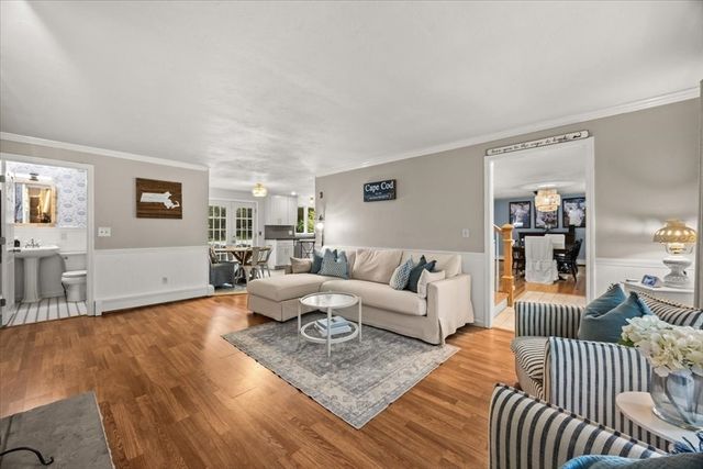 758 King St, Raynham, MA 02767