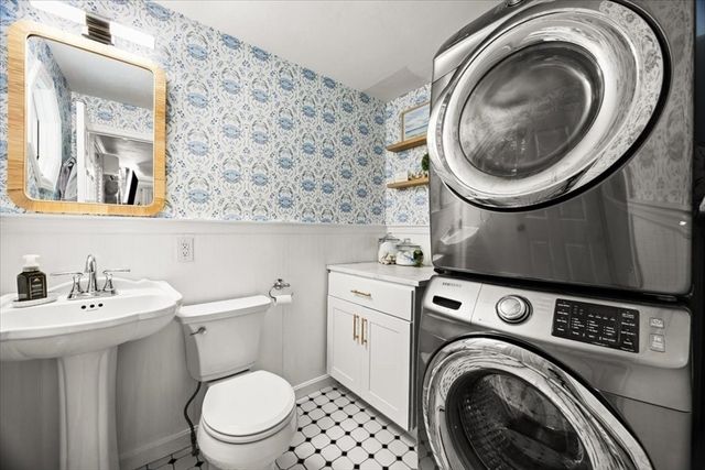 758 King St, Raynham, MA 02767
