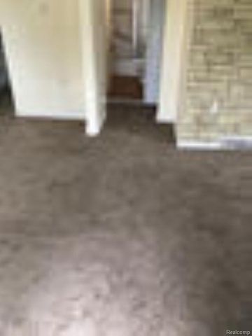 25627 Paige Street, Roseville, MI 48066