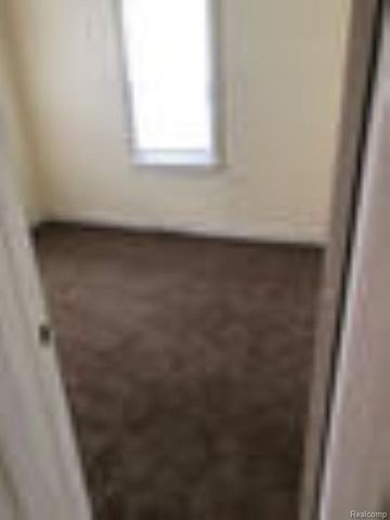 25627 Paige Street, Roseville, MI 48066