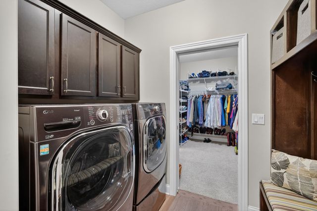 9124 Canyon Street, West Des Moines, IA 50266