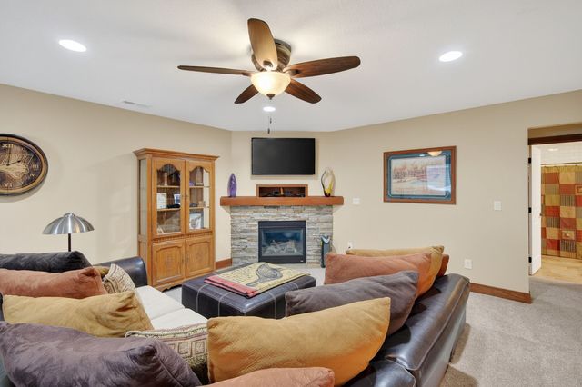 9124 Canyon Street, West Des Moines, IA 50266