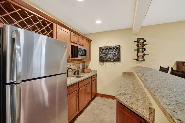 9124 Canyon Street, West Des Moines, IA 50266