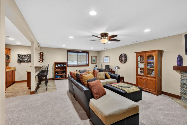 9124 Canyon Street, West Des Moines, IA 50266