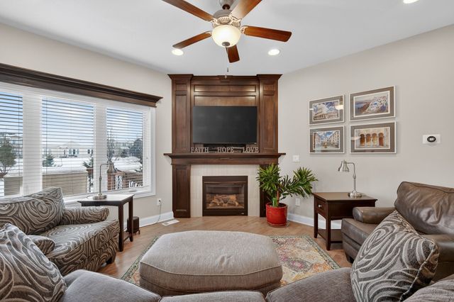 9124 Canyon Street, West Des Moines, IA 50266