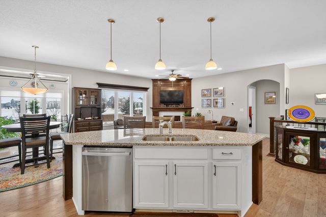 9124 Canyon Street, West Des Moines, IA 50266