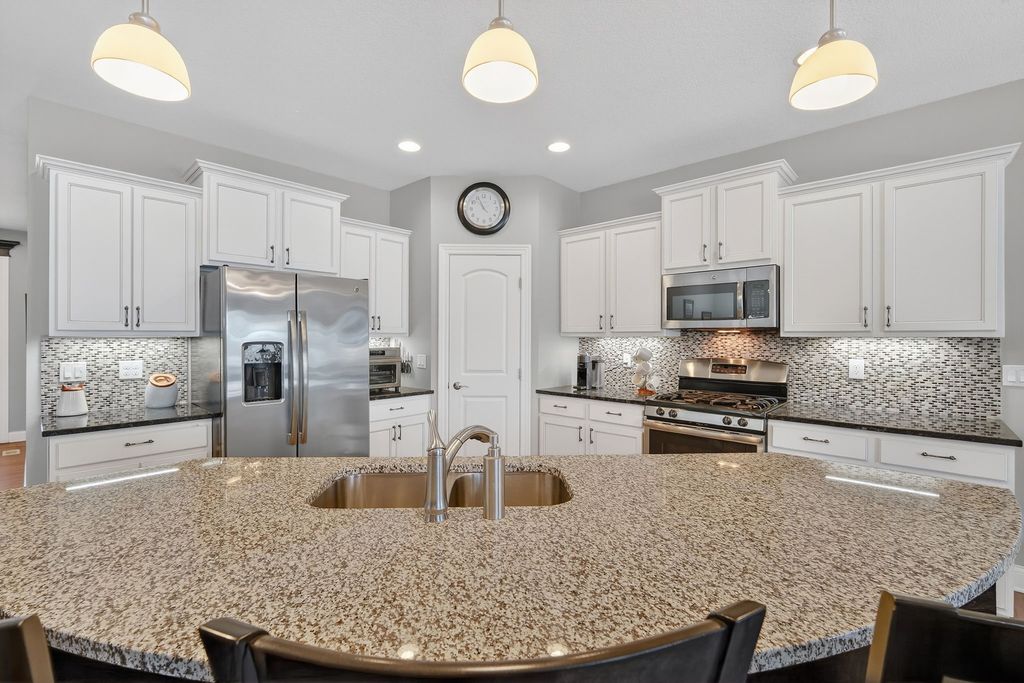 9124 Canyon Street, West Des Moines, IA 50266