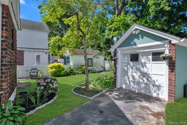 48 Hillview Avenue, Port Washington, NY 11050