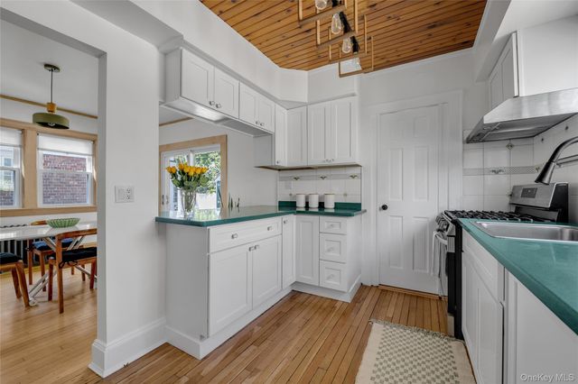 48 Hillview Avenue, Port Washington, NY 11050