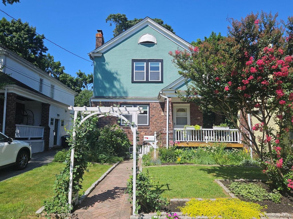 48 Hillview Avenue, Port Washington, NY 11050
