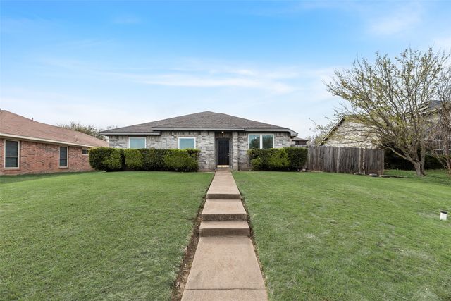 1205 Candlenut Court, Desoto, TX 75115