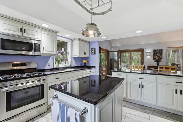 611 HONEY BEAR COURT, Waupaca, WI 54981
