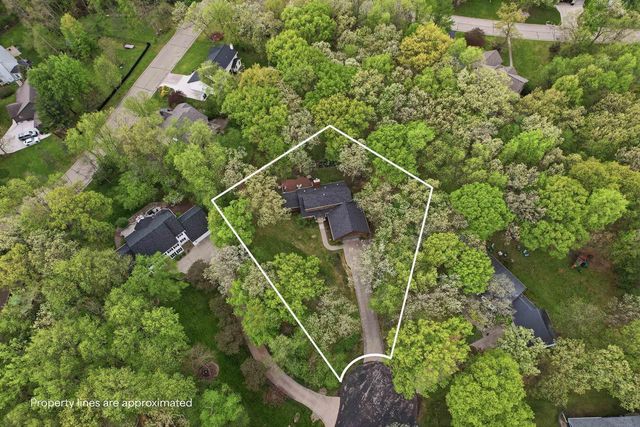 611 HONEY BEAR COURT, Waupaca, WI 54981