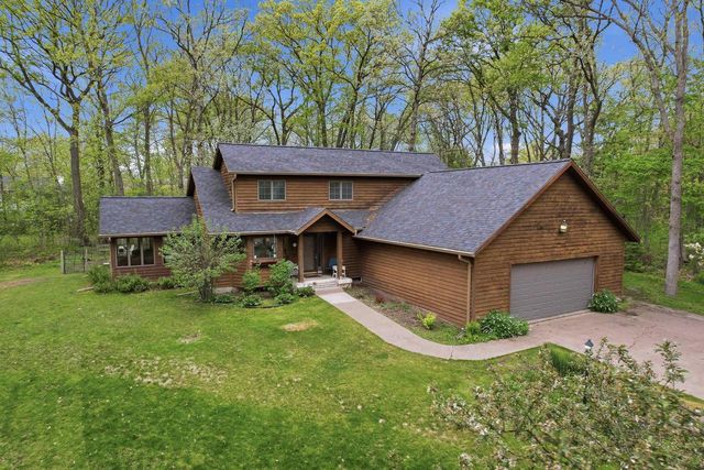 611 HONEY BEAR COURT, Waupaca, WI 54981