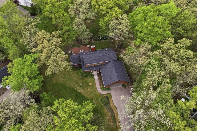 611 HONEY BEAR COURT, Waupaca, WI 54981