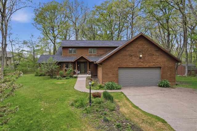 611 HONEY BEAR COURT, Waupaca, WI 54981