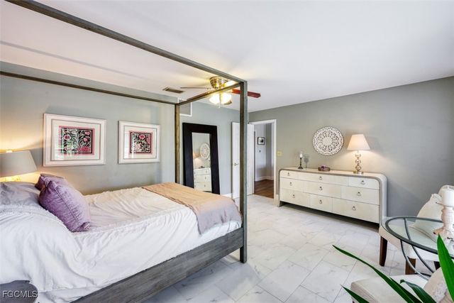 1030 Aqua LN, Fort Myers, FL 33919