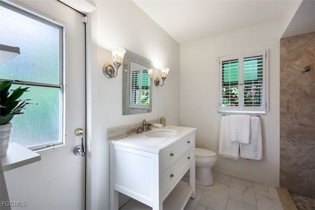 1030 Aqua LN, Fort Myers, FL 33919