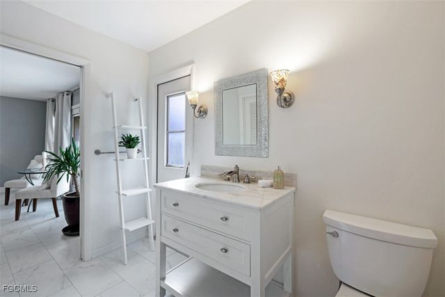 1030 Aqua LN, Fort Myers, FL 33919