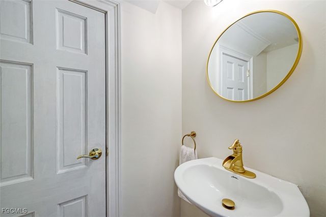 1030 Aqua LN, Fort Myers, FL 33919