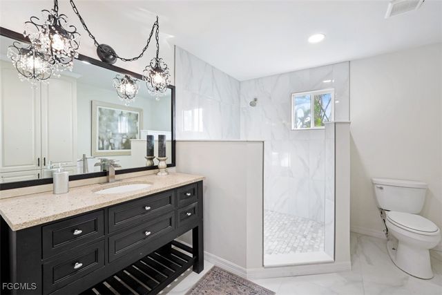 1030 Aqua LN, Fort Myers, FL 33919