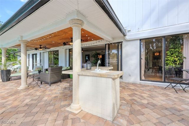 1030 Aqua LN, Fort Myers, FL 33919