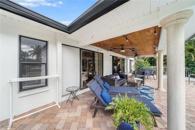 1030 Aqua LN, Fort Myers, FL 33919