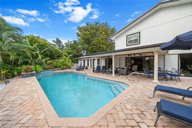 1030 Aqua LN, Fort Myers, FL 33919