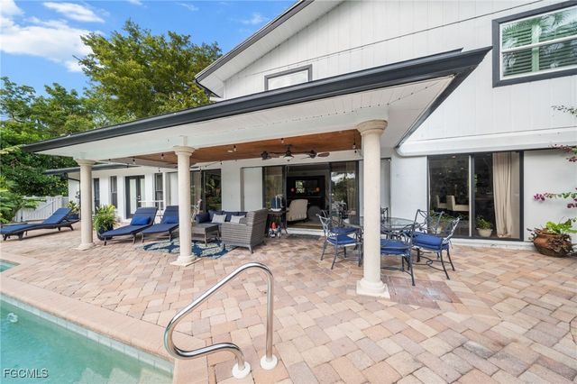 1030 Aqua LN, Fort Myers, FL 33919