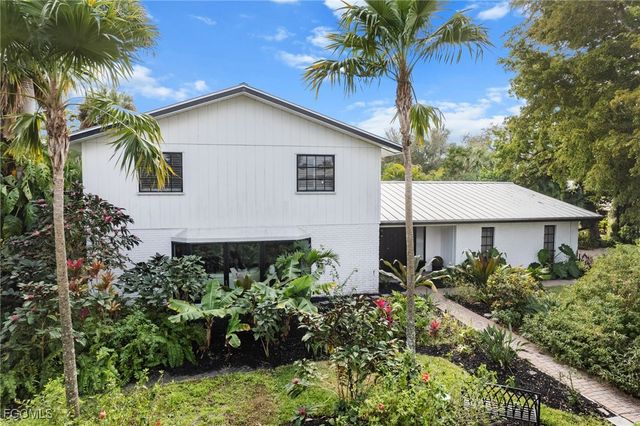 1030 Aqua LN, Fort Myers, FL 33919