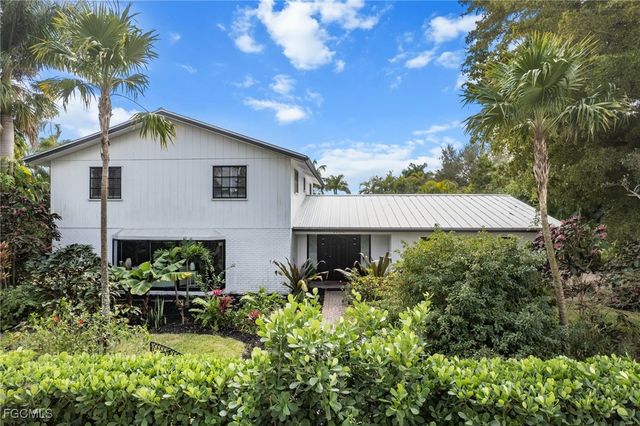 1030 Aqua LN, Fort Myers, FL 33919