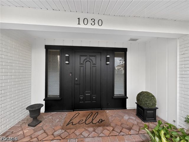 1030 Aqua LN, Fort Myers, FL 33919