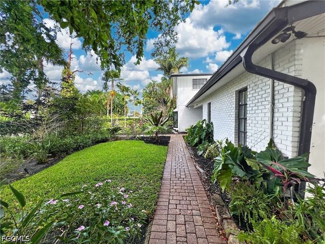 1030 Aqua LN, Fort Myers, FL 33919
