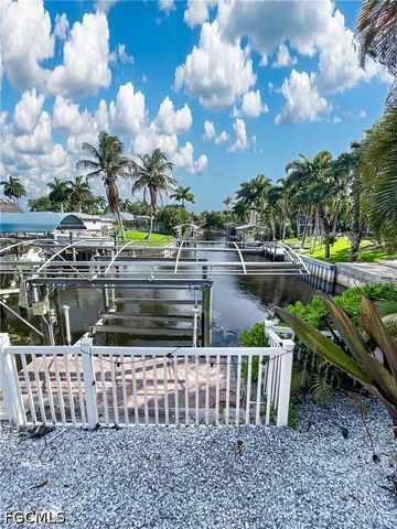 1030 Aqua LN, Fort Myers, FL 33919