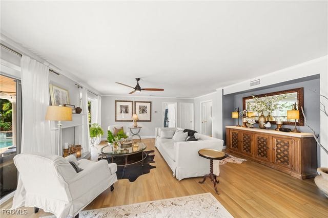 1030 Aqua LN, Fort Myers, FL 33919