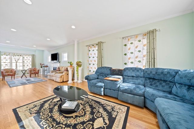 20 Coolidge Ave, Norwood, MA 02062