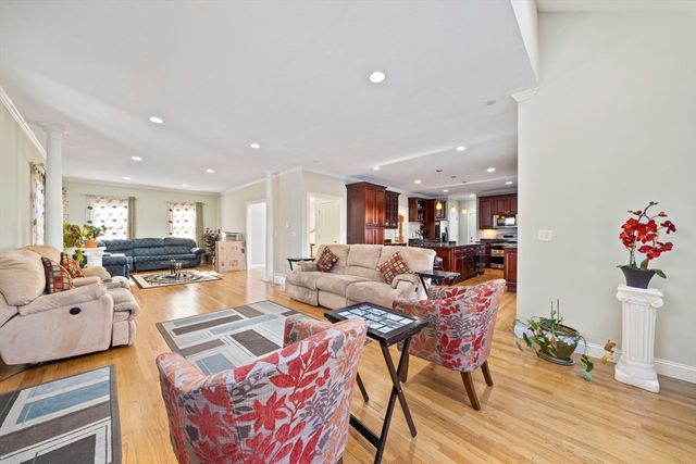 20 Coolidge Ave, Norwood, MA 02062