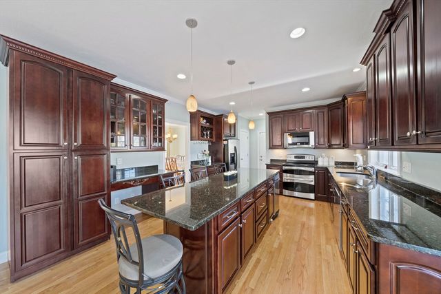 20 Coolidge Ave, Norwood, MA 02062