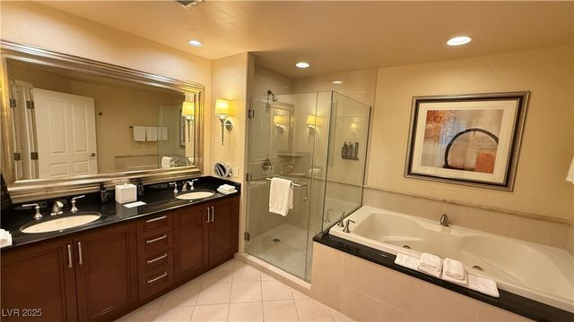 135 East Harmon Avenue 2318, Las Vegas, NV 89109