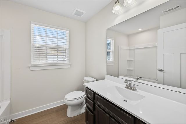 15243 Woodsong Drive, Middlefield, OH 44062