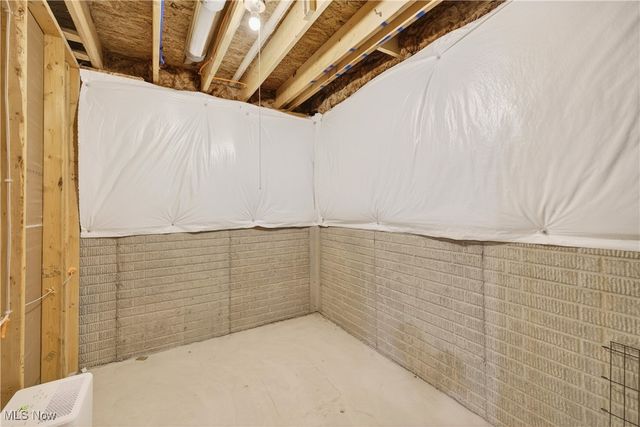 15243 Woodsong Drive, Middlefield, OH 44062