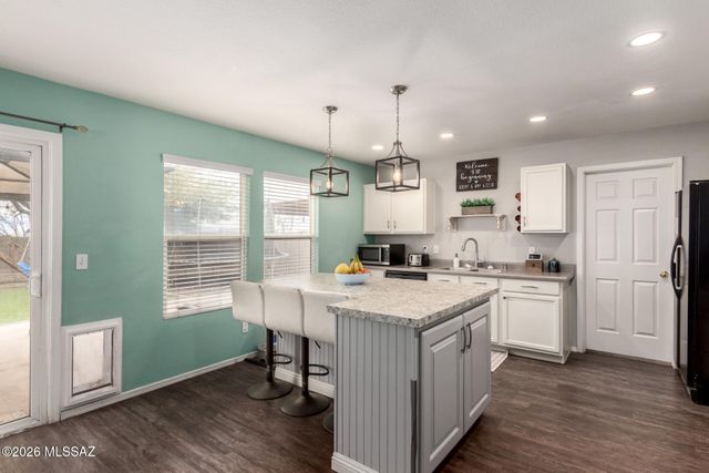 8449 E Hodgman Place, Tucson, AZ 85747