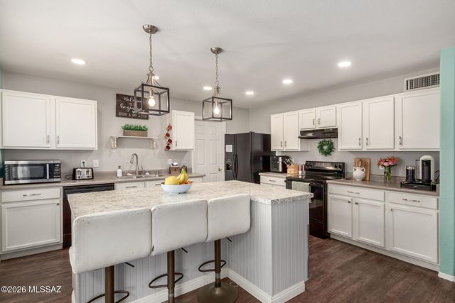 8449 E Hodgman Place, Tucson, AZ 85747