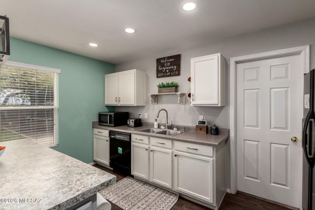 8449 E Hodgman Place, Tucson, AZ 85747