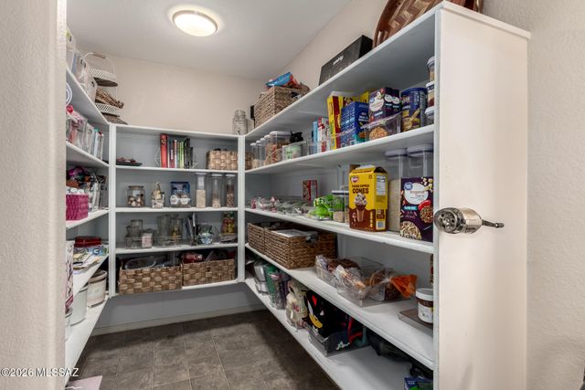 8449 E Hodgman Place, Tucson, AZ 85747