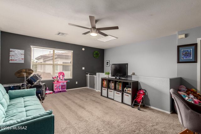 8449 E Hodgman Place, Tucson, AZ 85747