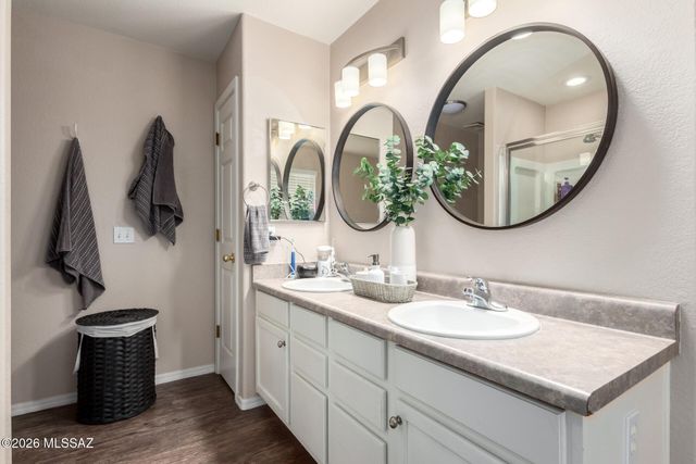 8449 E Hodgman Place, Tucson, AZ 85747