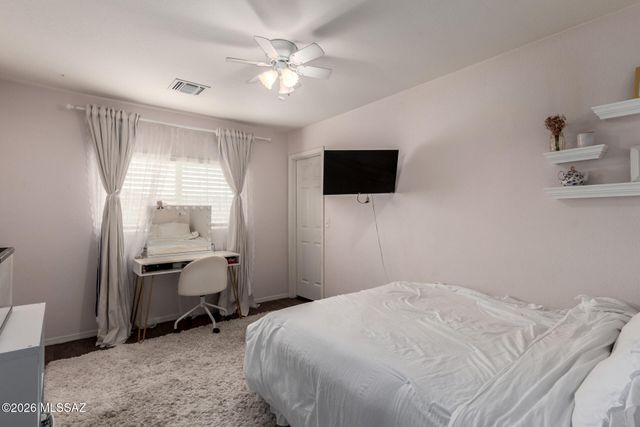 8449 E Hodgman Place, Tucson, AZ 85747