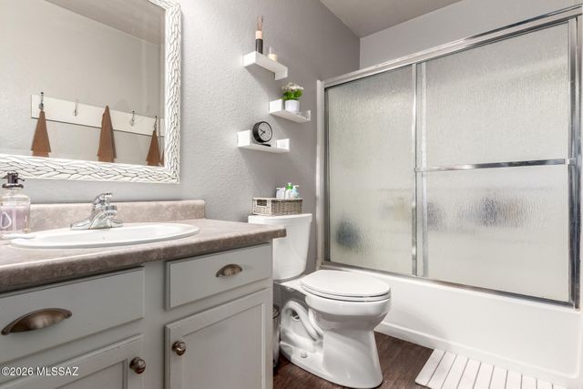 8449 E Hodgman Place, Tucson, AZ 85747